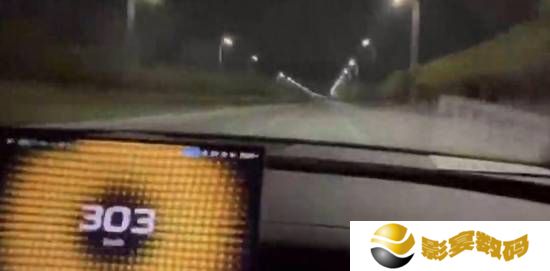 ​小米SU7 Ultra深夜时速300公里飙车 网友：求严惩