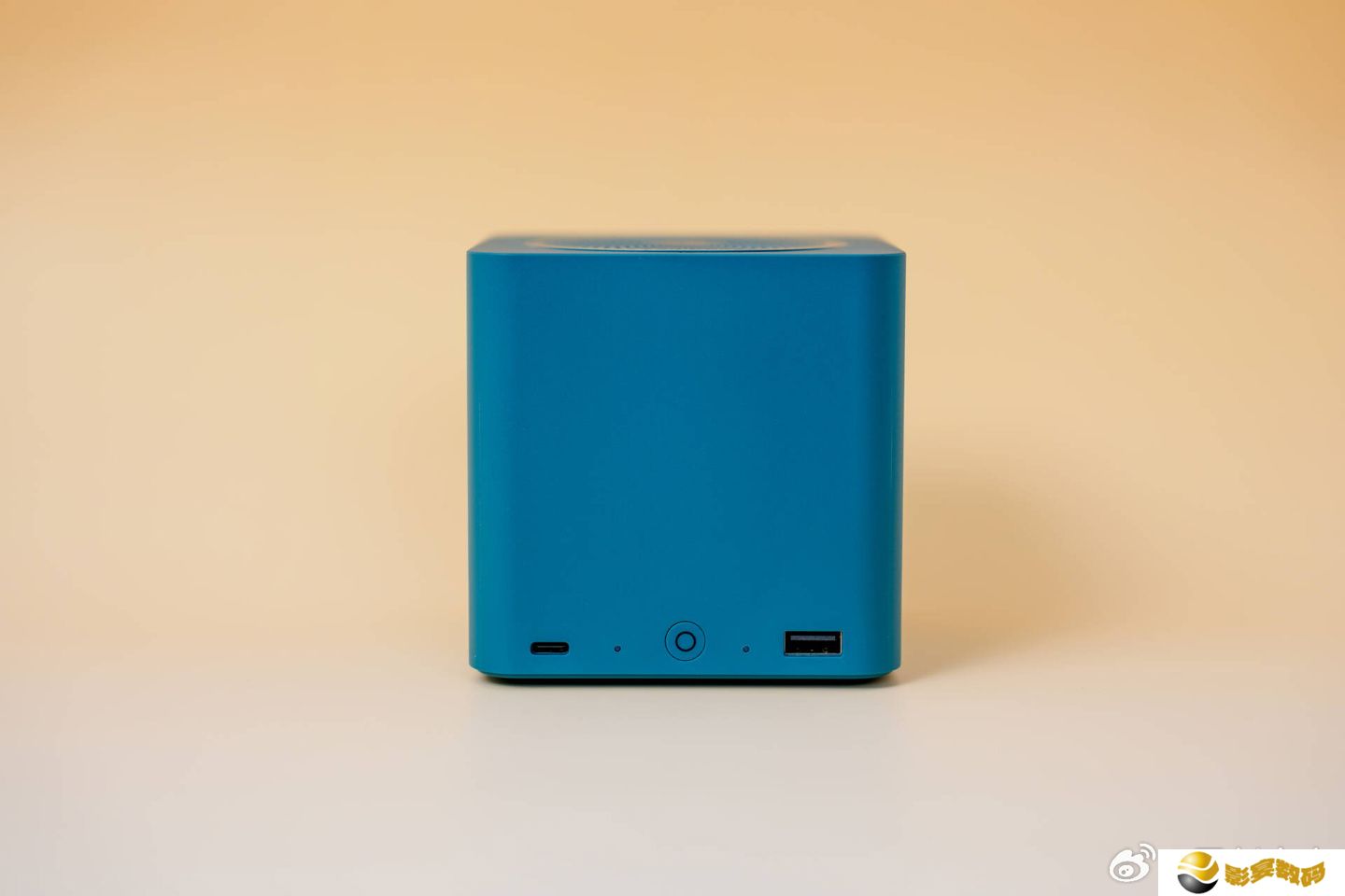 零刻 NAS 型迷你主机 ME mini 预热：英特尔 N200、双 2.5G 网口、6 盘位、内置 45W 电源